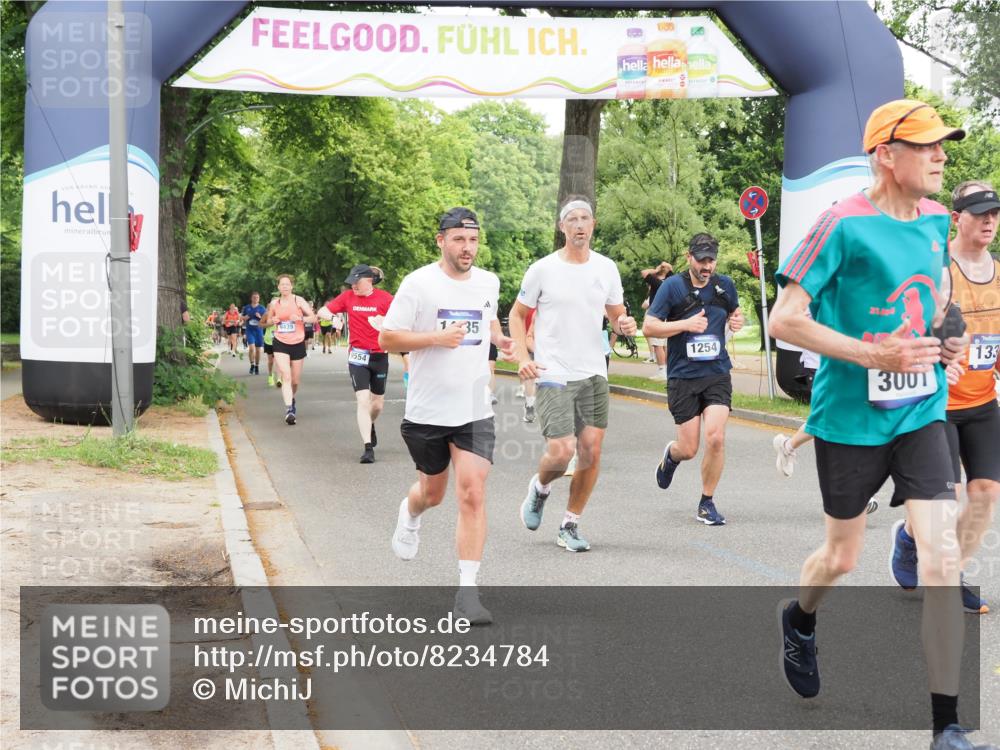 29.06.2025 - hella hamburg halbmarathon MichiJ http://msf.ph/oto/8234784 29.06.2025 10:49:54 Zwischen KM18-KM19 1254, 1334, 1573, 1722, 1881, 3001, 3921, 4370, 4665, 5384, 5734, 8822, 9718, 10214, 10705, 12004, 13528, 14135, 15252, 16808, 17757, 18717 meine-sportfotos.de