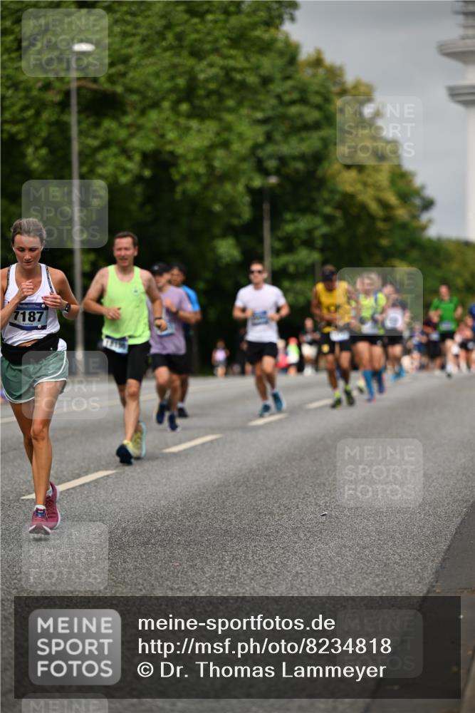 29.06.2025 - hella hamburg halbmarathon Dr. Thomas Lammeyer http://msf.ph/oto/8234818 29.06.2025 10:13:38 Kennedybrücke 1838, 3921, 5511, 7187, 7333, 7636, 9306, 9366, 9434, 9674, 9781, 10036, 10819, 10943, 11067 meine-sportfotos.de