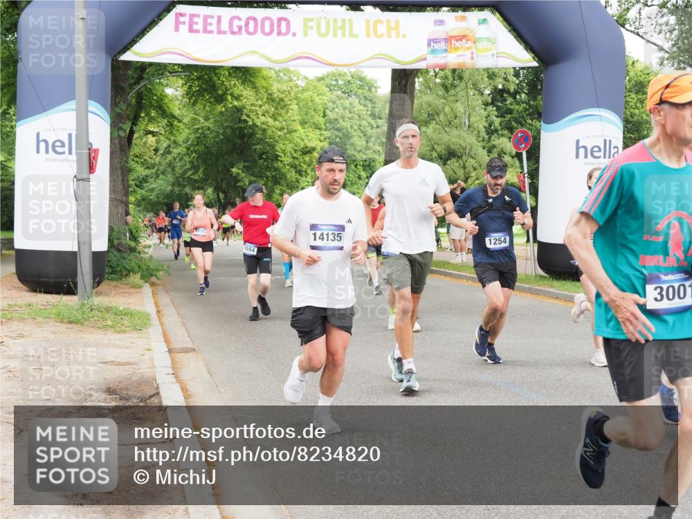 29.06.2025 - hella hamburg halbmarathon MichiJ http://msf.ph/oto/8234820 29.06.2025 10:49:54 Zwischen KM18-KM19 1254, 1334, 1573, 1722, 1881, 3001, 3921, 4370, 4665, 5384, 5734, 8822, 9718, 10214, 10705, 12004, 13528, 14135, 15252, 16808, 17757, 18717 meine-sportfotos.de