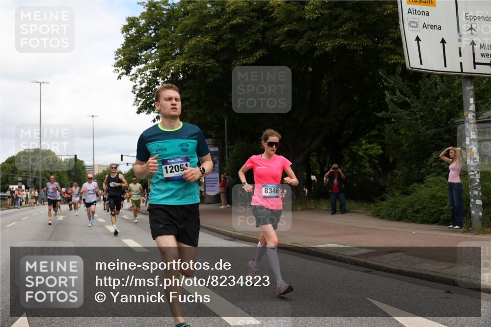 29.06.2025 - hella hamburg halbmarathon Yannick Fuchs http://msf.ph/oto/8234823 29.06.2025 10:34:27 20KM 1358, 1975, 2044, 2573, 2972, 3547, 3626, 4381, 4398, 4766, 4888, 5752, 6149, 6152, 7495, 7622, 8346, 8467, 8574, 8933, 9116, 9540, 11284, 11714, 11806, 12046, 12091, 12372, 13190, 14077, 14699, 15421, 15435, 15828, 17425, 17792, 17916, 17973, 18013, 18154 meine-sportfotos.de