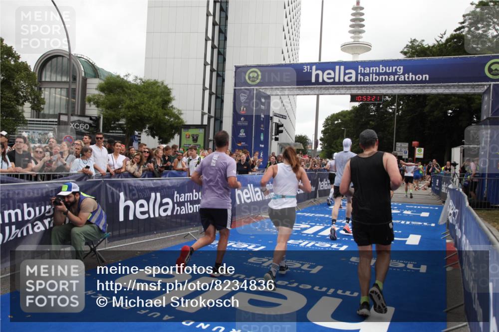 29.06.2025 - hella hamburg halbmarathon Michael Strokosch http://msf.ph/oto/8234836 29.06.2025 10:53:20 Ziel 1683, 2074, 4065, 7312, 7383, 8273, 8361, 9142, 11844, 12875, 15179, 15681, 16929, 16986, 18901 meine-sportfotos.de
