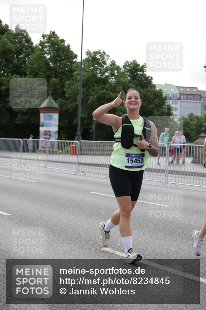 29.06.2025 - hella hamburg halbmarathon Jannik Wohlers http://msf.ph/oto/8234845 29.06.2025 10:28:33 Lombardsbrücke 1518, 1557, 1869, 3717, 4161, 4362, 4834, 4982, 5167, 5249, 5250, 7169, 10068, 12099, 12442, 14205, 15143, 15452, 15453 meine-sportfotos.de