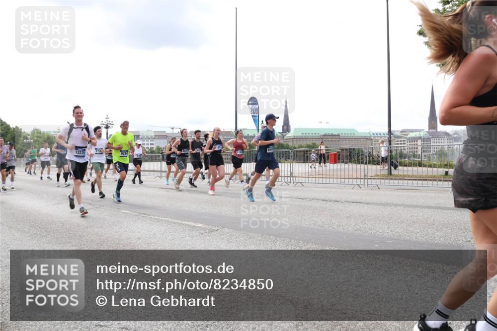 29.06.2025 - hella hamburg halbmarathon Lena Gebhardt http://msf.ph/oto/8234850 29.06.2025 10:33:38 Lombardsbrücke 1189, 1275, 1764, 1896, 1995, 2038, 2054, 2085, 2342, 2776, 2838, 3170, 3264, 3340, 3341, 3345, 3560, 3812, 4164, 4361, 4433, 4445, 4449, 4479, 4696, 4942, 5075, 5096, 5141, 5180, 5557, 5566, 5569, 5691, 5821, 5822, 5887, 6109, 6515, 6516, 6773, 6854, 6956, 6999, 7027, 7565, 7653, 7705, 8021, 8157, 8202, 8282, 8375, 8377, 8383, 8401, 8595, 8891, 9094, 9234, 9258, 9289, 9438, 9591, 9592, 9750, 9780, 9799, 9875, 9995, 10007, 10071, 10561, 11229, 11713, 11811, 11826 meine-sportfotos.de