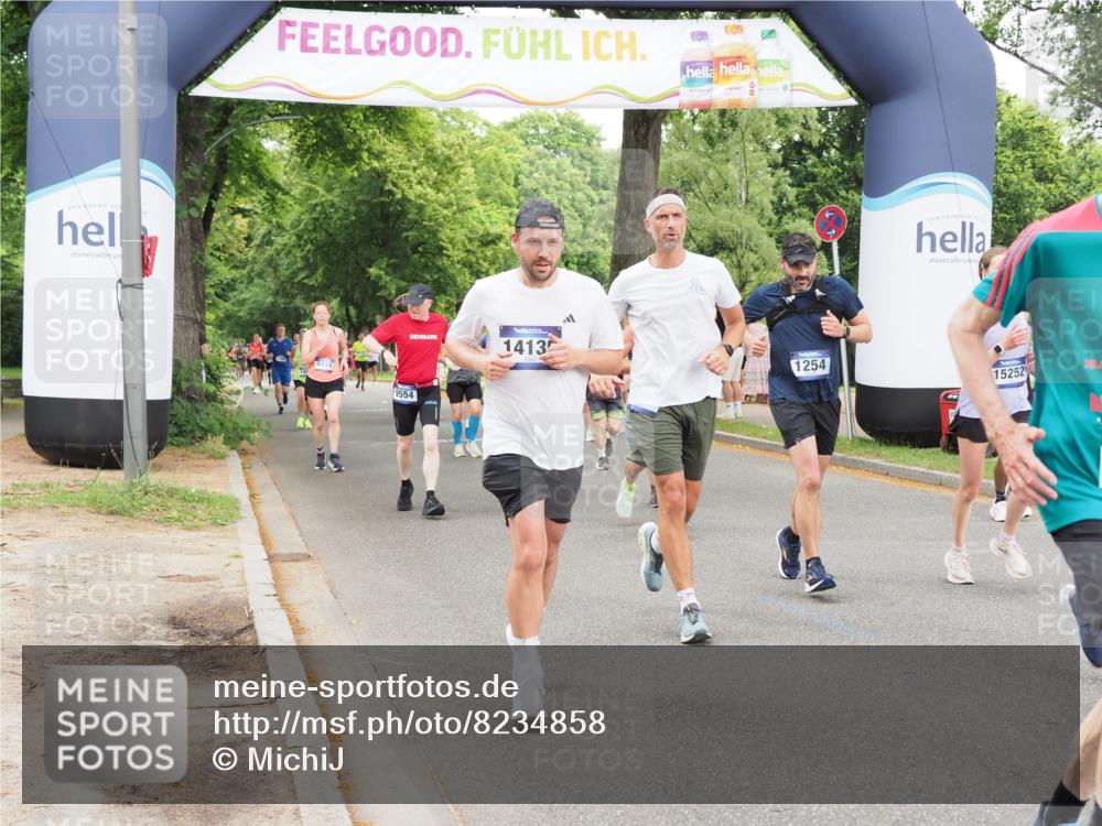 29.06.2025 - hella hamburg halbmarathon MichiJ http://msf.ph/oto/8234858 29.06.2025 10:49:54 Zwischen KM18-KM19 1254, 1334, 1573, 1722, 1881, 3001, 3921, 4370, 4665, 5384, 5734, 8822, 9718, 10214, 10705, 12004, 13528, 14135, 15252, 16808, 17757, 18717 meine-sportfotos.de