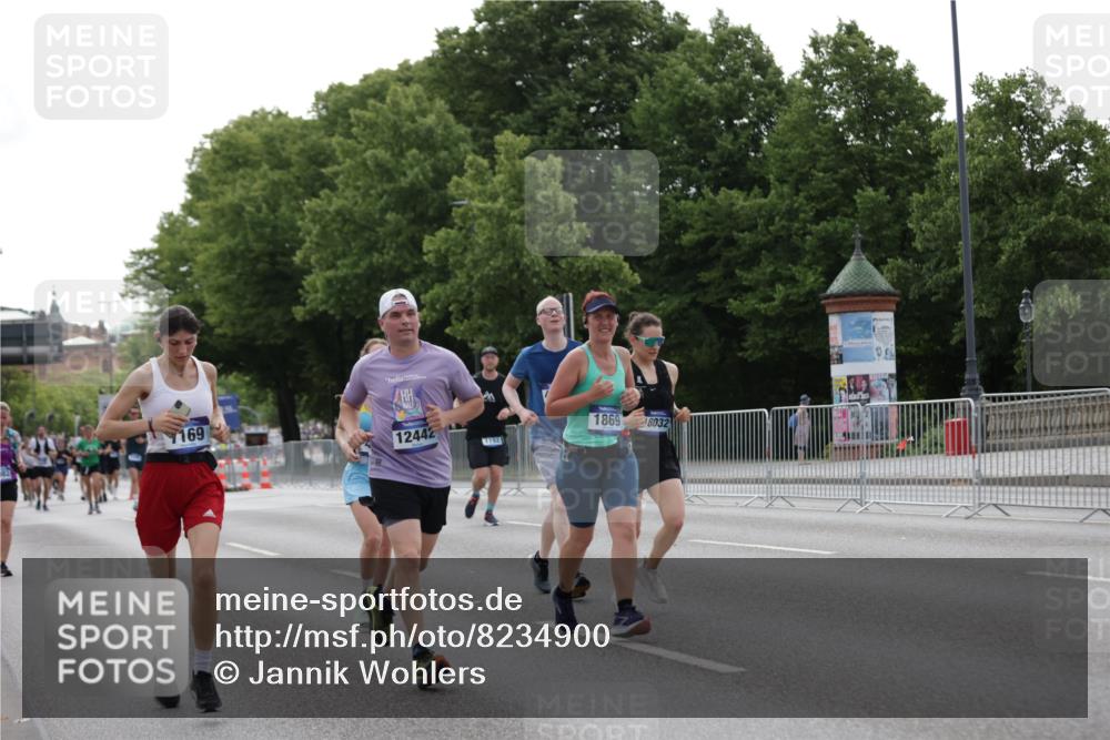 29.06.2025 - hella hamburg halbmarathon Jannik Wohlers http://msf.ph/oto/8234900 29.06.2025 10:28:34 Lombardsbrücke 1518, 1557, 1869, 3717, 4161, 4362, 4834, 4982, 5167, 5249, 5250, 7169, 10068, 12099, 12442, 14205, 15143, 15452, 15453 meine-sportfotos.de