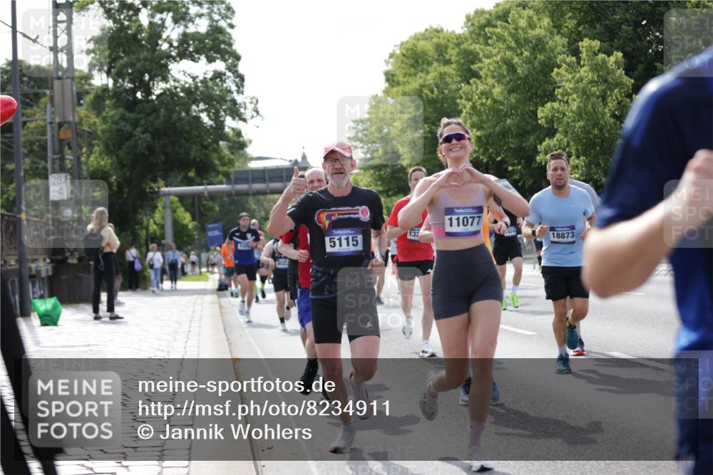29.06.2025 - hella hamburg halbmarathon Jannik Wohlers http://msf.ph/oto/8234911 29.06.2025 09:53:22 Lombardsbrücke 2270, 2516, 2823, 2890, 2937, 3004, 3186, 3414, 4140, 4247, 4949, 5115, 5362, 5532, 5650, 6309, 6388, 6575, 6903, 7167, 7385, 7448, 7480, 8023, 8269, 9030, 9043, 9626, 9633, 9723, 9965, 10792, 11077, 11936, 12271, 13223, 13225, 13554, 13667, 14262, 14618, 14619, 14764, 15026, 15611, 15851, 16084, 16136, 16466, 16475, 16549, 16624, 16625, 16677, 16766, 17032, 17033, 17376, 17384, 18066, 18249, 18638, 18678, 18718, 18790, 18873, 18922 meine-sportfotos.de