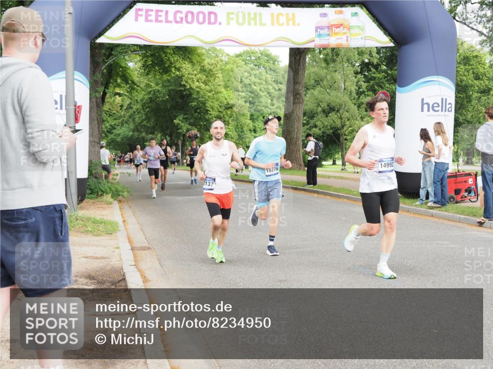 29.06.2025 - hella hamburg halbmarathon MichiJ http://msf.ph/oto/8234950 29.06.2025 10:26:58 Zwischen KM18-KM19 1042, 2262, 2296, 4148, 5248, 6684, 7229, 11952, 12137, 14274, 14992, 15888, 17722, 18276, 18529 meine-sportfotos.de