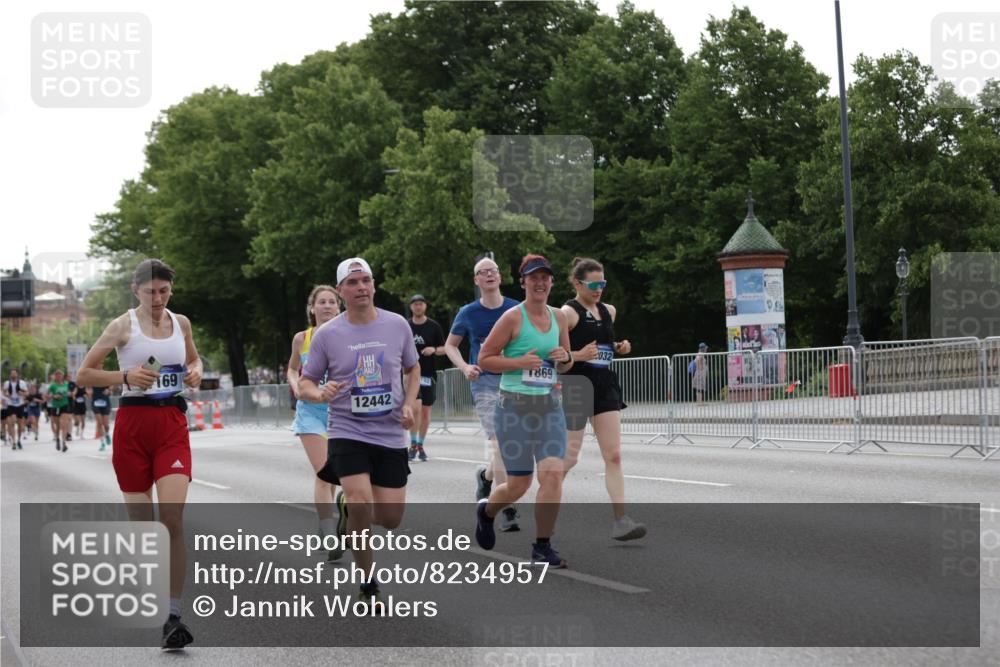 29.06.2025 - hella hamburg halbmarathon Jannik Wohlers http://msf.ph/oto/8234957 29.06.2025 10:28:35 Lombardsbrücke 1518, 1557, 1869, 3717, 4161, 4362, 4834, 4982, 5167, 5249, 7169, 12099, 12442, 14205, 15143, 15452, 15453 meine-sportfotos.de
