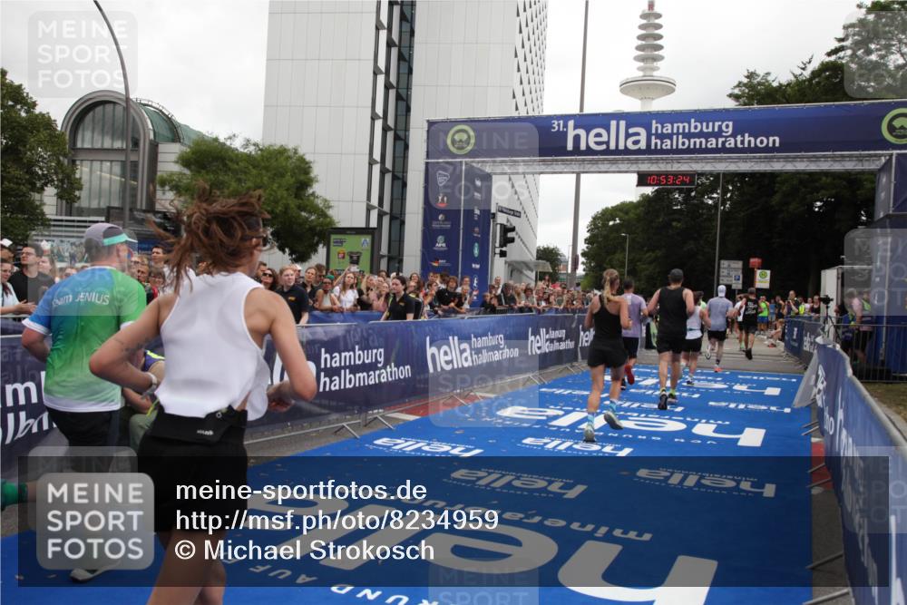 29.06.2025 - hella hamburg halbmarathon Michael Strokosch http://msf.ph/oto/8234959 29.06.2025 10:53:22 Ziel 1683, 2074, 2354, 4065, 7312, 7383, 8273, 8361, 9142, 11844, 12490, 12875, 15179, 15681, 15838, 16929, 18134, 18901 meine-sportfotos.de
