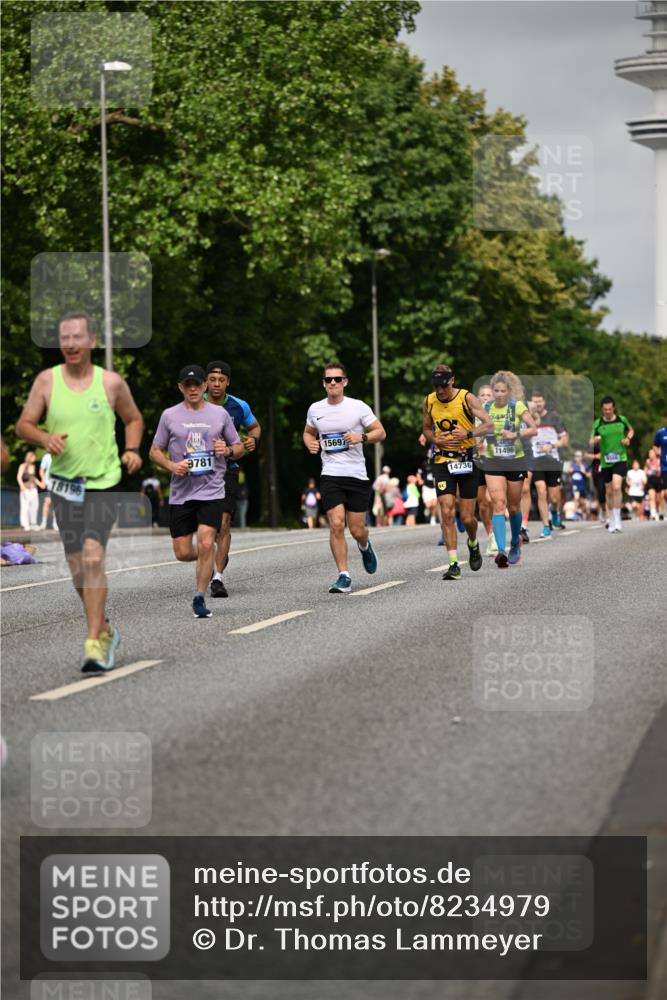 29.06.2025 - hella hamburg halbmarathon Dr. Thomas Lammeyer http://msf.ph/oto/8234979 29.06.2025 10:13:39 Kennedybrücke 1838, 3921, 5511, 7187, 7333, 7636, 9366, 9434, 9674, 9781, 10036, 10819, 10943, 11067 meine-sportfotos.de