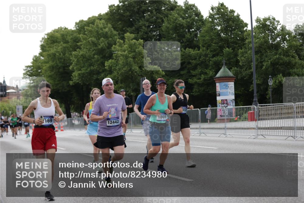 29.06.2025 - hella hamburg halbmarathon Jannik Wohlers http://msf.ph/oto/8234980 29.06.2025 10:28:35 Lombardsbrücke 1518, 1557, 1869, 3717, 4161, 4362, 4834, 4982, 5167, 5249, 7169, 12099, 12442, 14205, 15143, 15452, 15453 meine-sportfotos.de