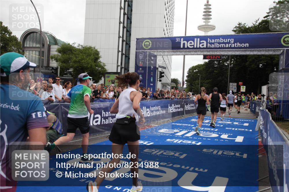 29.06.2025 - hella hamburg halbmarathon Michael Strokosch http://msf.ph/oto/8234988 29.06.2025 10:53:23 Ziel 1683, 1727, 2074, 2354, 4065, 7312, 8361, 8651, 9142, 11844, 12490, 12875, 15179, 15681, 15838, 18134, 18901 meine-sportfotos.de