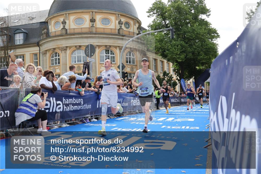 29.06.2025 - hella hamburg halbmarathon Strokosch-Dieckow http://msf.ph/oto/8234992 29.06.2025 10:34:51 Ziel 1217, 1562, 2879, 4477, 5048, 6704, 7466, 8864, 12044, 12204, 12751, 14388, 14629, 14952, 15391, 15902, 15991, 16140, 16177, 16712, 17643, 18183, 18220, 18237, 18419, 18837 meine-sportfotos.de