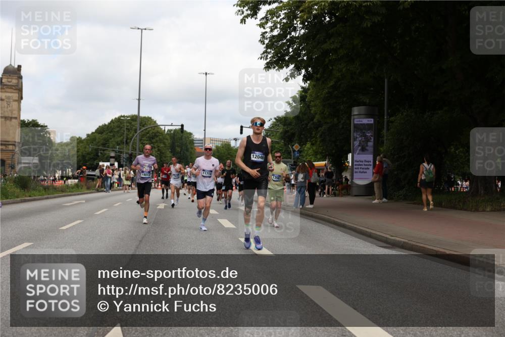 29.06.2025 - hella hamburg halbmarathon Yannick Fuchs http://msf.ph/oto/8235006 29.06.2025 10:34:28 20KM 1358, 1975, 2044, 2573, 2972, 3547, 3626, 4381, 4398, 4766, 4888, 5752, 6149, 6152, 7495, 7622, 8346, 8467, 8574, 8933, 9116, 9540, 11284, 11714, 11806, 12046, 12091, 12372, 13190, 14077, 14699, 15421, 15435, 15813, 15828, 17425, 17792, 17916, 17973, 18013, 18154 meine-sportfotos.de
