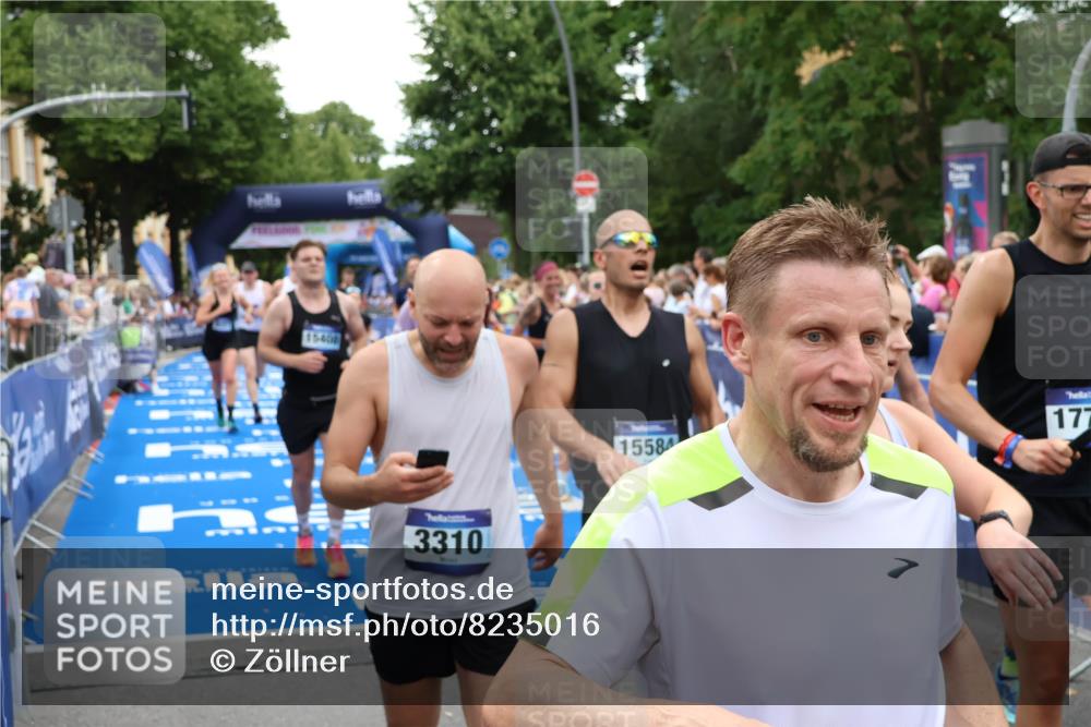 29.06.2025 - hella hamburg halbmarathon Zöllner http://msf.ph/oto/8235016 29.06.2025 10:54:49 Ziel 1496, 2029, 2561, 3310, 4231, 6587, 7478, 8449, 9227, 10044, 12186, 13147, 14239, 15389, 15408, 15584, 17231, 19000 meine-sportfotos.de