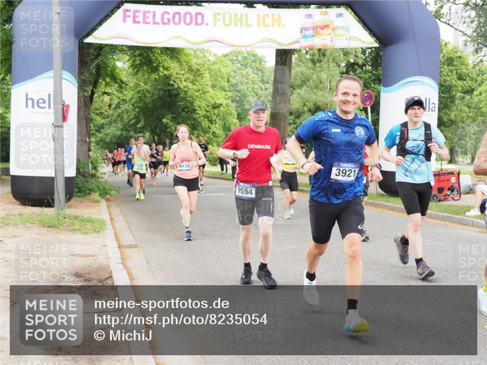 29.06.2025 - hella hamburg halbmarathon MichiJ http://msf.ph/oto/8235054 29.06.2025 10:49:56 Zwischen KM18-KM19 1254, 1334, 1573, 1881, 2683, 3001, 3921, 4538, 4665, 5384, 9439, 9554, 9718, 10705, 12004, 13503, 14135, 15252, 16808, 17757, 18717, 18999 meine-sportfotos.de