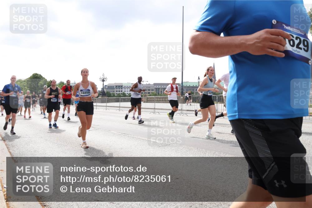 29.06.2025 - hella hamburg halbmarathon Lena Gebhardt http://msf.ph/oto/8235061 29.06.2025 10:45:10 Lombardsbrücke 1024, 1273, 1629, 1685, 1798, 1924, 2007, 2216, 2217, 2674, 2779, 3160, 3164, 3357, 3377, 3570, 3879, 3993, 4099, 4102, 4186, 4275, 4306, 4337, 4504, 4820, 4851, 5099, 5108, 5190, 5339, 5636, 5949, 6150, 6509, 6763, 6788, 6841, 6888, 6911, 6922, 6980, 7530, 7541, 7699, 7912, 8582, 8594, 8605, 8762, 8907, 9036, 9084, 9085, 9331, 9333, 9620, 10182, 10225, 10562, 10566, 10668, 10707, 11272, 11314, 12198, 12318, 12332, 12334, 12394, 13039, 13261 meine-sportfotos.de