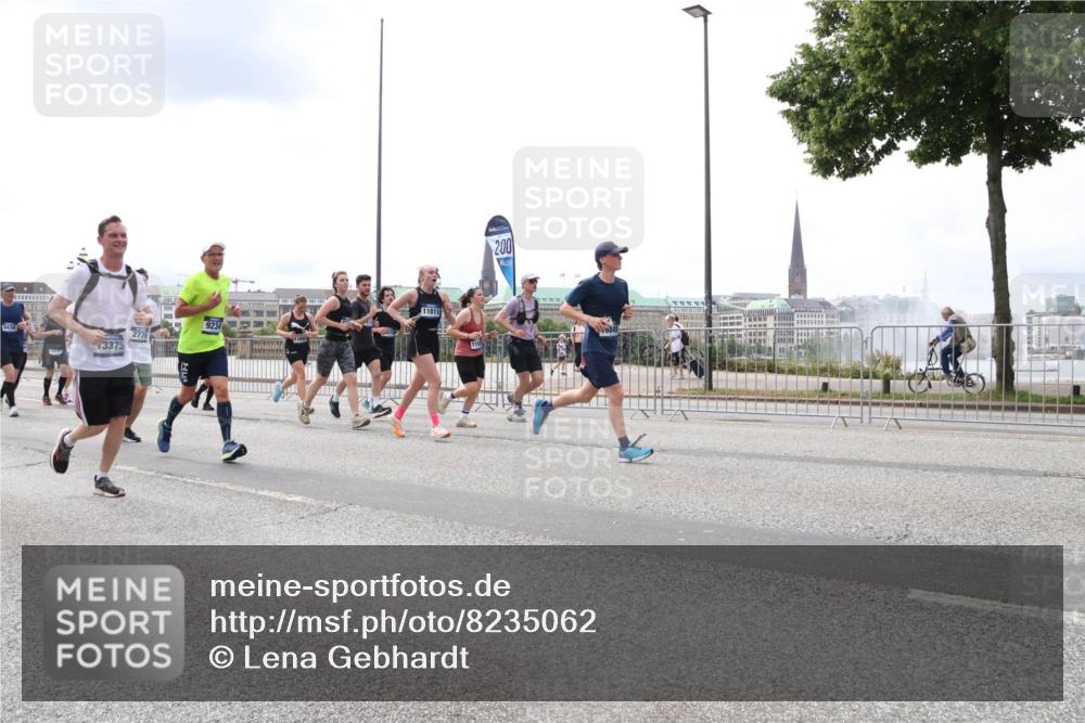 29.06.2025 - hella hamburg halbmarathon Lena Gebhardt http://msf.ph/oto/8235062 29.06.2025 10:33:39 Lombardsbrücke 1189, 1275, 1417, 1764, 1896, 1995, 2038, 2054, 2085, 2342, 2482, 2776, 2838, 3170, 3264, 3340, 3341, 3345, 3560, 3812, 4164, 4361, 4433, 4445, 4449, 4479, 4696, 4942, 5075, 5096, 5141, 5557, 5566, 5569, 5691, 5821, 5822, 5887, 6109, 6364, 6515, 6516, 6773, 6854, 6956, 6999, 7027, 7565, 7653, 7705, 8021, 8157, 8202, 8282, 8375, 8377, 8383, 8401, 8595, 8891, 9094, 9234, 9258, 9289, 9438, 9591, 9592, 9750, 9780, 9799, 9875, 9995, 10007, 10071, 10561, 11713, 11811, 11826 meine-sportfotos.de