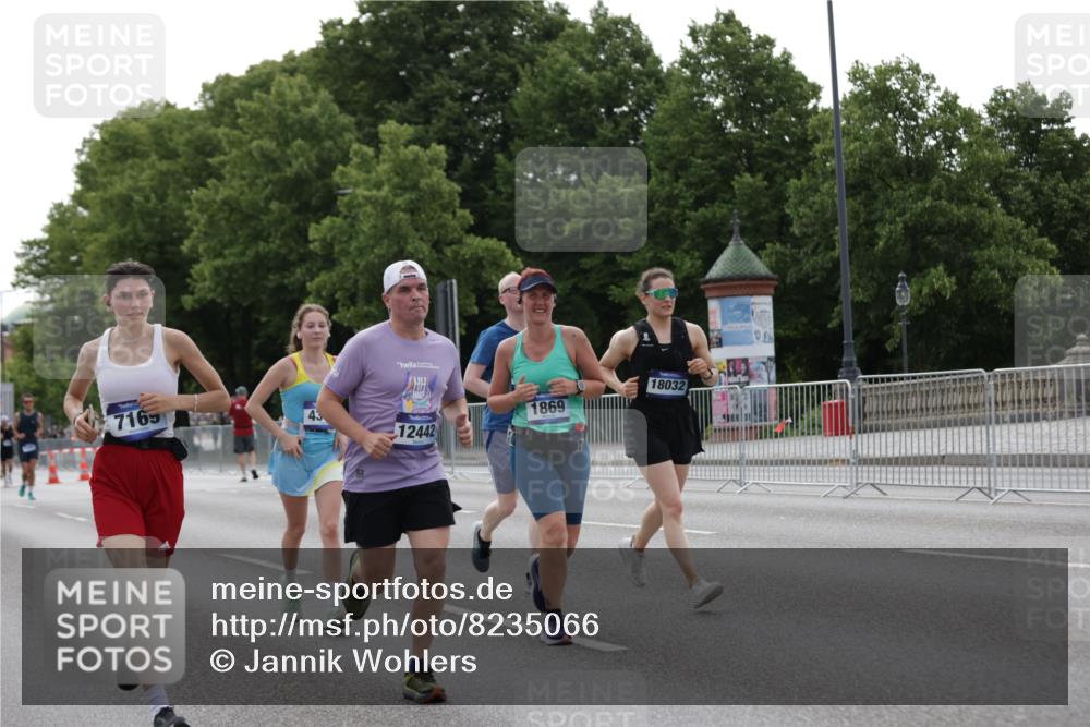 29.06.2025 - hella hamburg halbmarathon Jannik Wohlers http://msf.ph/oto/8235066 29.06.2025 10:28:35 Lombardsbrücke 1518, 1557, 1869, 3717, 4161, 4362, 4834, 4982, 5167, 5249, 7169, 12099, 12442, 14205, 15143, 15452, 15453 meine-sportfotos.de