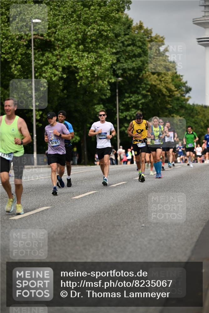 29.06.2025 - hella hamburg halbmarathon Dr. Thomas Lammeyer http://msf.ph/oto/8235067 29.06.2025 10:13:39 Kennedybrücke 1838, 3921, 5511, 7187, 7333, 7636, 9366, 9434, 9674, 9781, 10036, 10819, 10943, 11067 meine-sportfotos.de