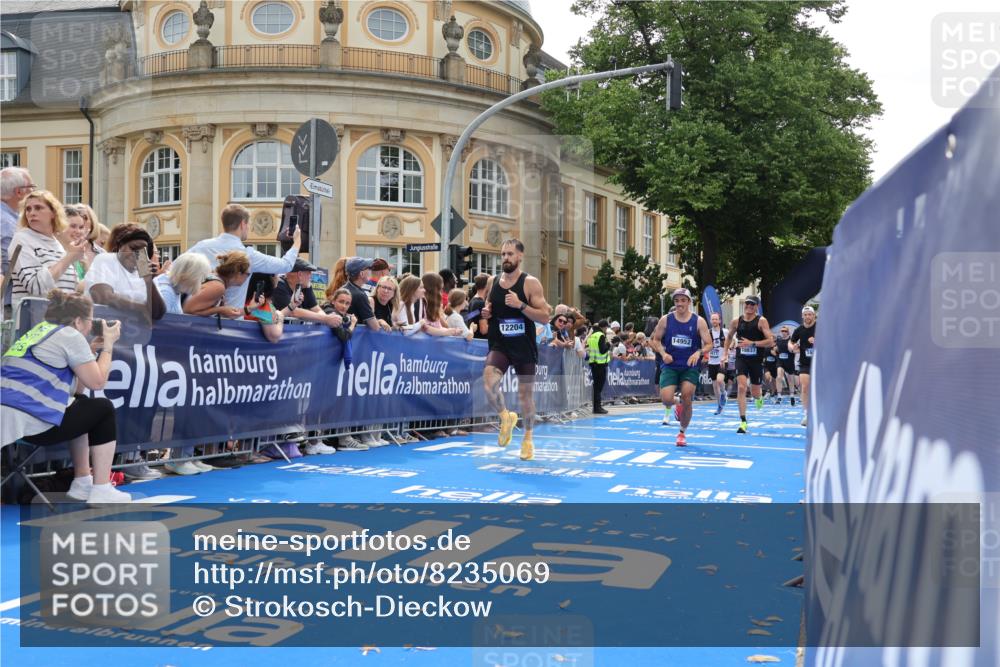 29.06.2025 - hella hamburg halbmarathon Strokosch-Dieckow http://msf.ph/oto/8235069 29.06.2025 10:34:52 Ziel 1217, 1562, 2879, 4477, 6704, 7466, 8864, 12044, 12204, 12751, 14388, 14629, 14952, 15391, 15902, 15991, 16140, 16177, 16712, 17643, 18183, 18220, 18237, 18419, 18837 meine-sportfotos.de