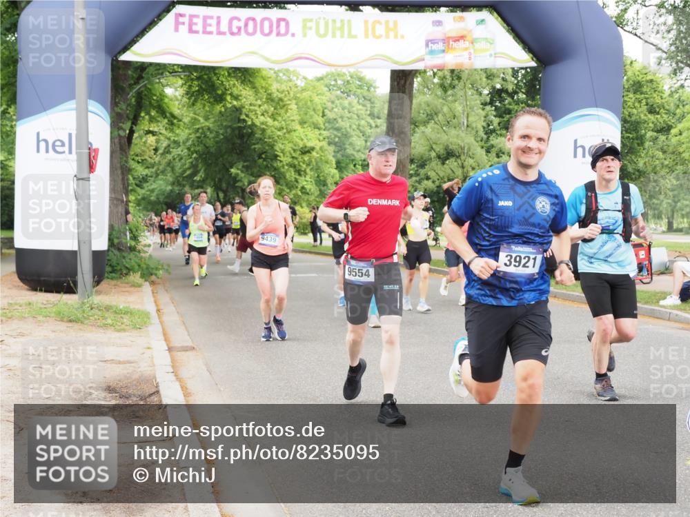 29.06.2025 - hella hamburg halbmarathon MichiJ http://msf.ph/oto/8235095 29.06.2025 10:49:56 Zwischen KM18-KM19 1254, 1334, 1573, 1881, 2683, 3001, 3921, 4538, 4665, 5384, 9439, 9554, 9718, 10705, 12004, 13503, 14135, 15252, 16808, 17757, 18717, 18999 meine-sportfotos.de