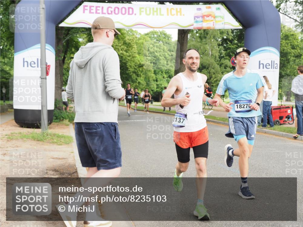 29.06.2025 - hella hamburg halbmarathon MichiJ http://msf.ph/oto/8235103 29.06.2025 10:26:59 Zwischen KM18-KM19 1042, 2262, 5248, 6684, 7229, 11952, 12137, 14274, 14992, 15888, 17722, 18276, 18529 meine-sportfotos.de