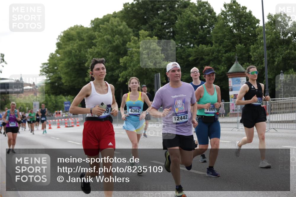 29.06.2025 - hella hamburg halbmarathon Jannik Wohlers http://msf.ph/oto/8235109 29.06.2025 10:28:35 Lombardsbrücke 1518, 1557, 1869, 3717, 4161, 4362, 4834, 4982, 5167, 5249, 7169, 12099, 12442, 14205, 15143, 15452, 15453 meine-sportfotos.de