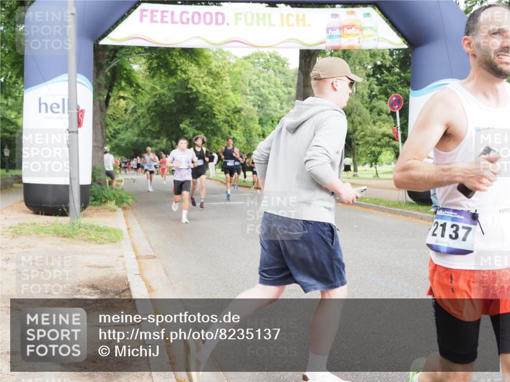 29.06.2025 - hella hamburg halbmarathon MichiJ http://msf.ph/oto/8235137 29.06.2025 10:27:00 Zwischen KM18-KM19 1042, 2262, 5248, 6684, 7229, 11952, 12137, 14274, 14992, 15888, 17722, 18276, 18529 meine-sportfotos.de