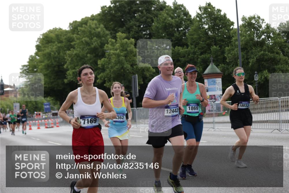 29.06.2025 - hella hamburg halbmarathon Jannik Wohlers http://msf.ph/oto/8235146 29.06.2025 10:28:35 Lombardsbrücke 1518, 1557, 1869, 3717, 4161, 4362, 4834, 4982, 5167, 5249, 7169, 12099, 12442, 14205, 15143, 15452, 15453 meine-sportfotos.de