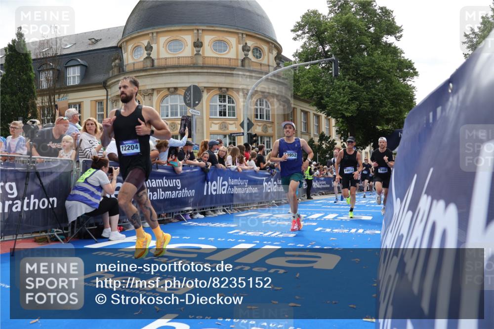 29.06.2025 - hella hamburg halbmarathon Strokosch-Dieckow http://msf.ph/oto/8235152 29.06.2025 10:34:54 Ziel 2879, 4477, 6704, 7466, 8864, 12044, 12204, 12751, 14629, 14952, 15391, 15902, 15991, 16140, 16177, 16712, 17643, 18183, 18220, 18419, 18837 meine-sportfotos.de
