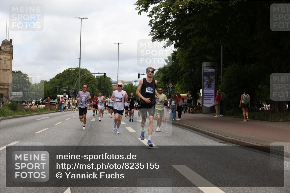 29.06.2025 - hella hamburg halbmarathon Yannick Fuchs http://msf.ph/oto/8235155 29.06.2025 10:34:28 20KM 1358, 1975, 2044, 2573, 2972, 3547, 3626, 4381, 4398, 4766, 4888, 5752, 6149, 6152, 7495, 7622, 8346, 8467, 8574, 8933, 9116, 9540, 11284, 11714, 11806, 12046, 12091, 12372, 13190, 14077, 14699, 15421, 15435, 15813, 15828, 17425, 17792, 17916, 17973, 18013, 18154 meine-sportfotos.de