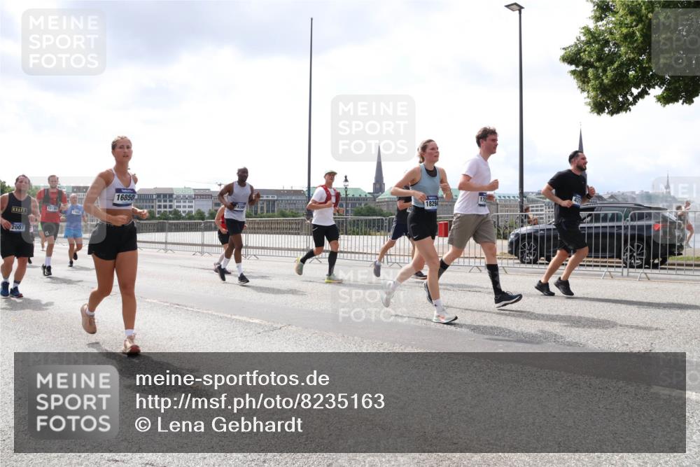 29.06.2025 - hella hamburg halbmarathon Lena Gebhardt http://msf.ph/oto/8235163 29.06.2025 10:45:11 Lombardsbrücke 1024, 1273, 1629, 1685, 1713, 1798, 1924, 2007, 2216, 2217, 2779, 3160, 3164, 3357, 3377, 3570, 3879, 3993, 4099, 4102, 4186, 4275, 4306, 4337, 4504, 4820, 4851, 5099, 5108, 5190, 5339, 5636, 5949, 6150, 6509, 6763, 6788, 6841, 6888, 6911, 6922, 6980, 7283, 7530, 7541, 7699, 7912, 8582, 8594, 8605, 8762, 8907, 9036, 9084, 9085, 9620, 10182, 10225, 10562, 10566, 10668, 10707, 11272, 11314, 12198, 12318, 12332, 12334, 12394, 13039, 13261 meine-sportfotos.de