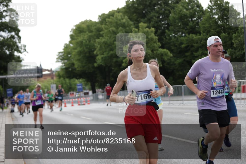 29.06.2025 - hella hamburg halbmarathon Jannik Wohlers http://msf.ph/oto/8235168 29.06.2025 10:28:36 Lombardsbrücke 1518, 1869, 2688, 3717, 4161, 4362, 4834, 4982, 5167, 7169, 12099, 12442, 14205, 15143, 15452, 15453 meine-sportfotos.de