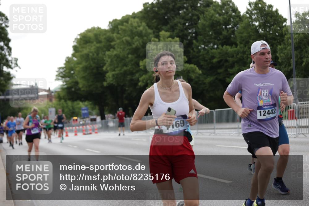 29.06.2025 - hella hamburg halbmarathon Jannik Wohlers http://msf.ph/oto/8235176 29.06.2025 10:28:36 Lombardsbrücke 1518, 1869, 2688, 3717, 4161, 4362, 4834, 4982, 5167, 7169, 12099, 12442, 14205, 15143, 15452, 15453 meine-sportfotos.de