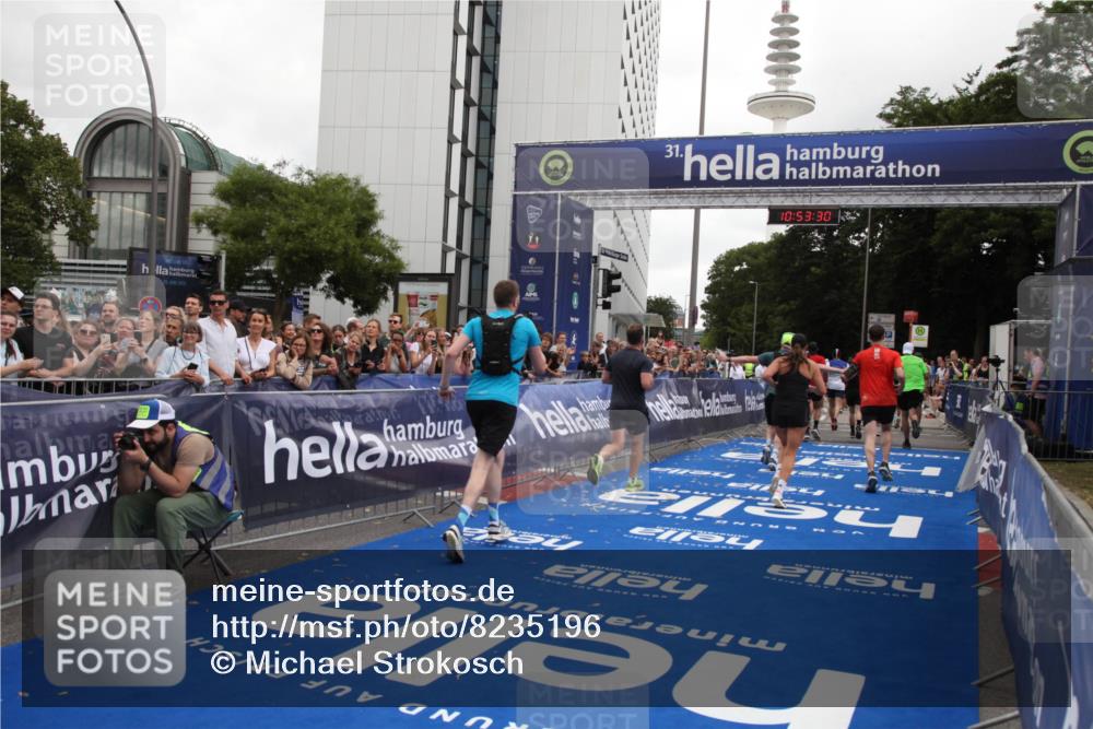 29.06.2025 - hella hamburg halbmarathon Michael Strokosch http://msf.ph/oto/8235196 29.06.2025 10:53:29 Ziel 1683, 1727, 2354, 4065, 6198, 6629, 6942, 8651, 11068, 11844, 12490, 12909, 13912, 13997, 15838, 18134 meine-sportfotos.de