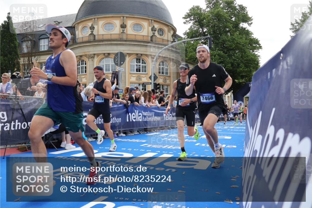 29.06.2025 - hella hamburg halbmarathon Strokosch-Dieckow http://msf.ph/oto/8235224 29.06.2025 10:34:55 Ziel 4477, 6704, 7466, 7972, 8864, 12044, 12204, 12751, 14952, 15391, 15902, 16140, 16177, 16712, 17643, 18183, 18220, 18419, 18837 meine-sportfotos.de