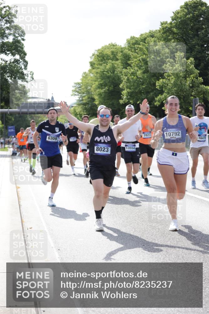 29.06.2025 - hella hamburg halbmarathon Jannik Wohlers http://msf.ph/oto/8235237 29.06.2025 09:53:25 Lombardsbrücke 1098, 2270, 2516, 2823, 2890, 2937, 3004, 4140, 4247, 4949, 5115, 5362, 5532, 5650, 6309, 6388, 6575, 7167, 7385, 7448, 7480, 7734, 8023, 8269, 9030, 9043, 9633, 9723, 10792, 11077, 11936, 12271, 13223, 13225, 13554, 13667, 14262, 14415, 14618, 14619, 14730, 14764, 15026, 15611, 15851, 16084, 16136, 16466, 16475, 16549, 16624, 16625, 16677, 16766, 17032, 17033, 17376, 17997, 18066, 18249, 18718, 18790, 18873, 18922 meine-sportfotos.de