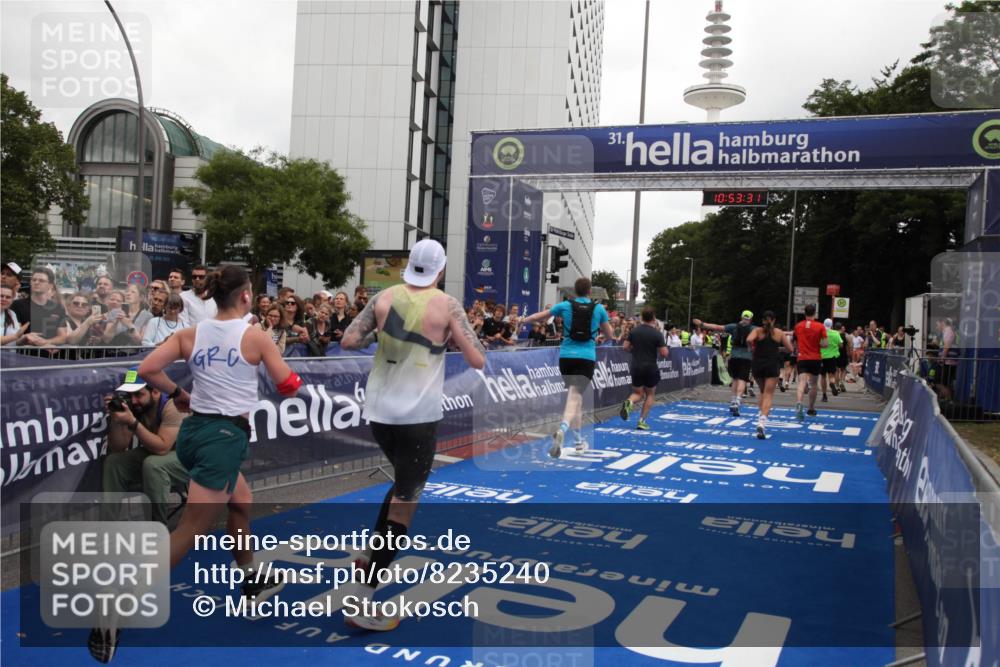29.06.2025 - hella hamburg halbmarathon Michael Strokosch http://msf.ph/oto/8235240 29.06.2025 10:53:29 Ziel 1683, 1727, 2354, 4065, 6198, 6629, 6942, 8651, 11068, 11844, 12490, 12909, 13912, 13997, 15838, 18134 meine-sportfotos.de