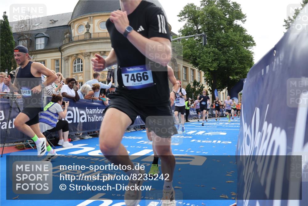 29.06.2025 - hella hamburg halbmarathon Strokosch-Dieckow http://msf.ph/oto/8235242 29.06.2025 10:34:55 Ziel 4477, 6704, 7466, 7972, 8864, 12044, 12204, 12751, 14952, 15391, 15902, 16140, 16177, 16712, 17643, 18183, 18220, 18419, 18837 meine-sportfotos.de