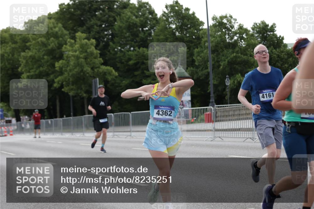 29.06.2025 - hella hamburg halbmarathon Jannik Wohlers http://msf.ph/oto/8235251 29.06.2025 10:28:37 Lombardsbrücke 1518, 1869, 2688, 3717, 4161, 4362, 4834, 4982, 5167, 6345, 7169, 8048, 12099, 12404, 12442, 14205, 15143, 15452, 15453, 15952, 15955 meine-sportfotos.de