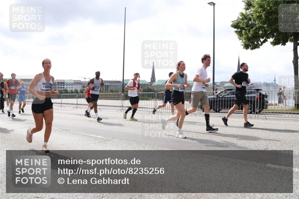 29.06.2025 - hella hamburg halbmarathon Lena Gebhardt http://msf.ph/oto/8235256 29.06.2025 10:45:11 Lombardsbrücke 1024, 1273, 1629, 1685, 1713, 1798, 1924, 2007, 2216, 2217, 2779, 3160, 3164, 3357, 3377, 3570, 3879, 3993, 4099, 4102, 4186, 4275, 4306, 4337, 4504, 4820, 4851, 5099, 5108, 5190, 5339, 5636, 5949, 6150, 6509, 6763, 6788, 6841, 6888, 6911, 6922, 6980, 7283, 7530, 7541, 7699, 7912, 8582, 8594, 8605, 8762, 8907, 9036, 9084, 9085, 9620, 10182, 10225, 10562, 10566, 10668, 10707, 11272, 11314, 12198, 12318, 12332, 12334, 12394, 13039, 13261 meine-sportfotos.de