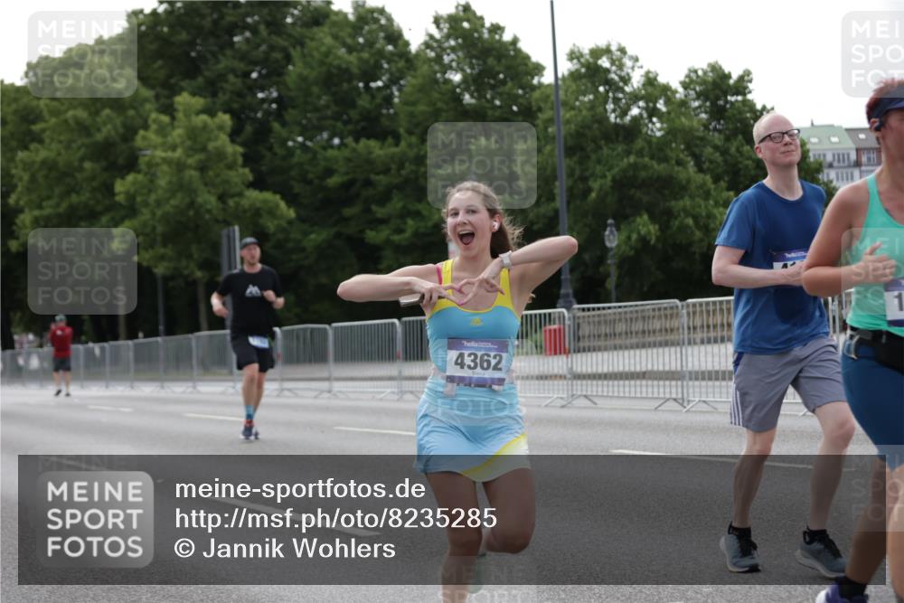 29.06.2025 - hella hamburg halbmarathon Jannik Wohlers http://msf.ph/oto/8235285 29.06.2025 10:28:37 Lombardsbrücke 1518, 1869, 2688, 3717, 4161, 4362, 4834, 4982, 5167, 6345, 7169, 8048, 12099, 12404, 12442, 14205, 15143, 15452, 15453, 15952, 15955 meine-sportfotos.de