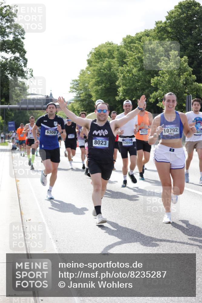 29.06.2025 - hella hamburg halbmarathon Jannik Wohlers http://msf.ph/oto/8235287 29.06.2025 09:53:26 Lombardsbrücke 1098, 2270, 2516, 2823, 2890, 2937, 3004, 4140, 4247, 4949, 5115, 5362, 5532, 5650, 6309, 6388, 6575, 7167, 7385, 7448, 7480, 7734, 8023, 8269, 9030, 9043, 9633, 9723, 10792, 11077, 11936, 12271, 13223, 13225, 13554, 13667, 14415, 14618, 14619, 14730, 14764, 15026, 15611, 15851, 16136, 16466, 16475, 16549, 16624, 16625, 16677, 16766, 17032, 17033, 17363, 17376, 17997, 18066, 18249, 18718, 18790, 18873, 18922 meine-sportfotos.de