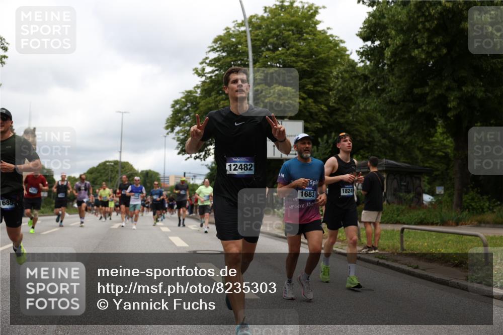 29.06.2025 - hella hamburg halbmarathon Yannick Fuchs http://msf.ph/oto/8235303 29.06.2025 10:47:05 20KM 1258, 1482, 1499, 1683, 1783, 2074, 2099, 2208, 2346, 2910, 3059, 3334, 3399, 3999, 4065, 4419, 4587, 4635, 4726, 5077, 5607, 5907, 6198, 6628, 6897, 7232, 7383, 7509, 8273, 8361, 8587, 8651, 8955, 9065, 9163, 9537, 10724, 11217, 11588, 11589, 11604, 11689, 11992, 12155, 12482, 12875, 12910, 14323, 14805, 15179, 15430, 15681, 15980, 16467, 16986, 17710, 18249, 18720, 18901, 19208, 19244 meine-sportfotos.de
