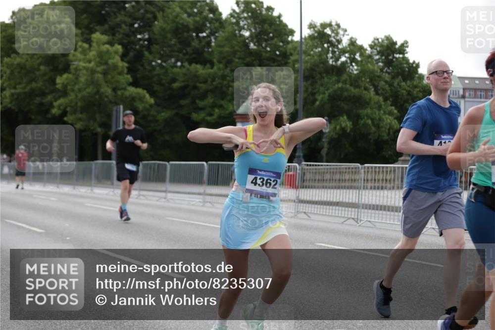 29.06.2025 - hella hamburg halbmarathon Jannik Wohlers http://msf.ph/oto/8235307 29.06.2025 10:28:37 Lombardsbrücke 1518, 1869, 2688, 3717, 4161, 4362, 4834, 4982, 5167, 6345, 7169, 8048, 12099, 12404, 12442, 14205, 15143, 15452, 15453, 15952, 15955 meine-sportfotos.de
