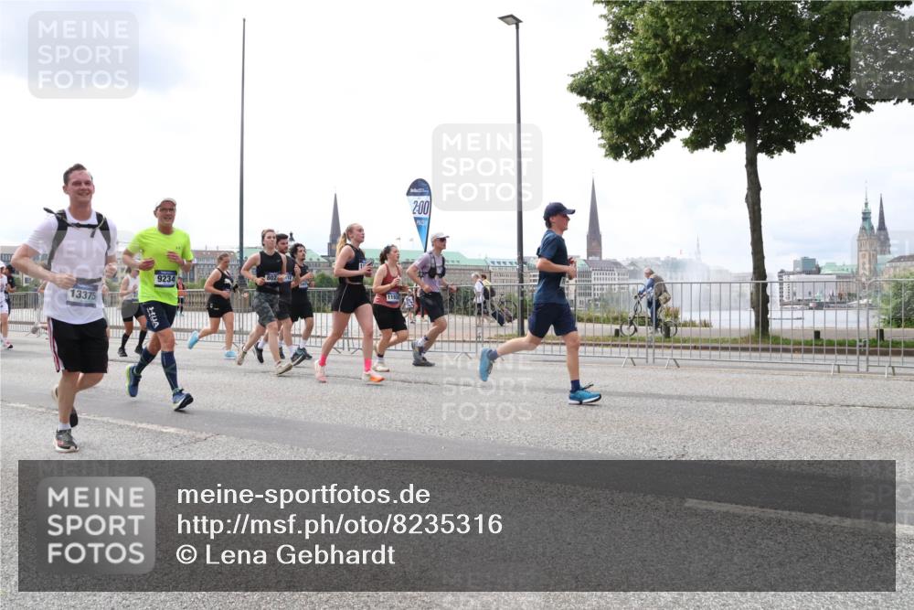 29.06.2025 - hella hamburg halbmarathon Lena Gebhardt http://msf.ph/oto/8235316 29.06.2025 10:33:39 Lombardsbrücke 1189, 1275, 1417, 1764, 1896, 1995, 2038, 2054, 2085, 2342, 2482, 2776, 2838, 3170, 3264, 3340, 3341, 3345, 3560, 3812, 4164, 4361, 4433, 4445, 4449, 4479, 4696, 4942, 5075, 5096, 5141, 5557, 5566, 5569, 5691, 5821, 5822, 5887, 6109, 6364, 6515, 6516, 6773, 6854, 6956, 6999, 7027, 7565, 7653, 7705, 8021, 8157, 8202, 8282, 8375, 8377, 8383, 8401, 8595, 8891, 9094, 9234, 9258, 9289, 9438, 9591, 9592, 9750, 9780, 9799, 9875, 9995, 10007, 10071, 10561, 11713, 11811, 11826 meine-sportfotos.de