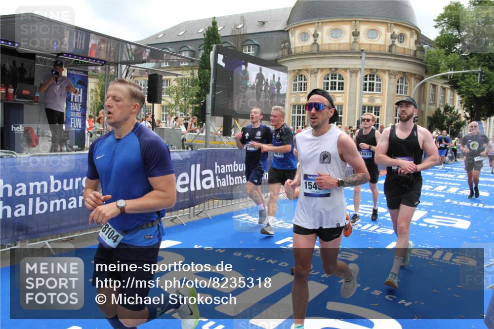 29.06.2025 - hella hamburg halbmarathon Michael Strokosch http://msf.ph/oto/8235318 29.06.2025 10:47:42 Ziel 1320, 1696, 2284, 2708, 5889, 6009, 7962, 8927, 10969, 10988, 11283, 13948, 14618, 14619, 15451, 15478, 16205, 18104, 18970, 19181 meine-sportfotos.de