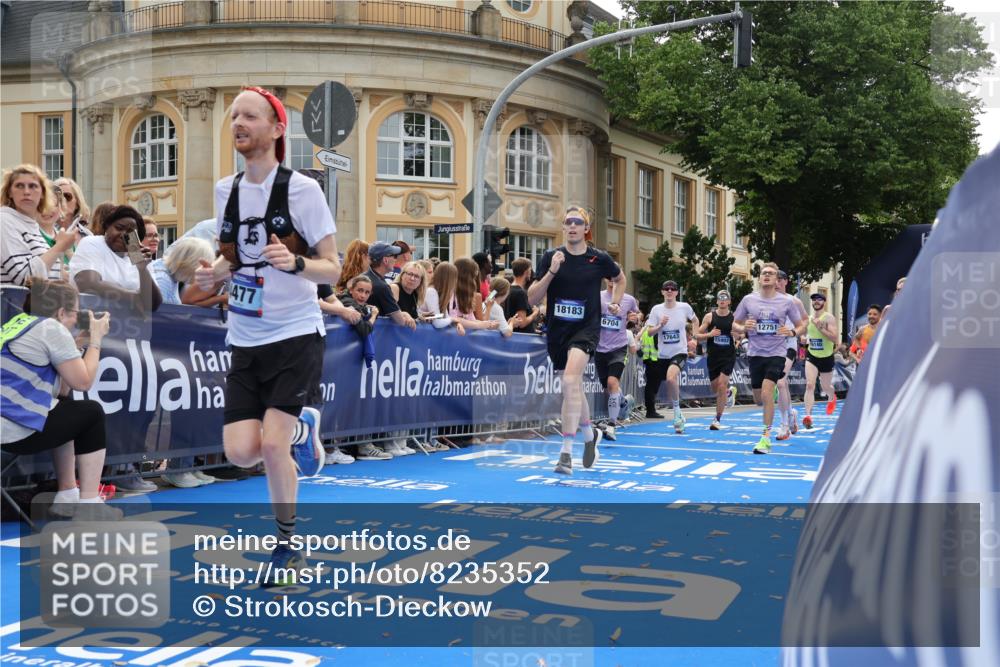 29.06.2025 - hella hamburg halbmarathon Strokosch-Dieckow http://msf.ph/oto/8235352 29.06.2025 10:34:56 Ziel 4477, 6704, 7466, 7972, 8864, 8901, 12044, 12204, 12751, 14952, 15391, 15902, 16140, 16177, 16712, 17643, 18183, 18220, 18419, 18837 meine-sportfotos.de