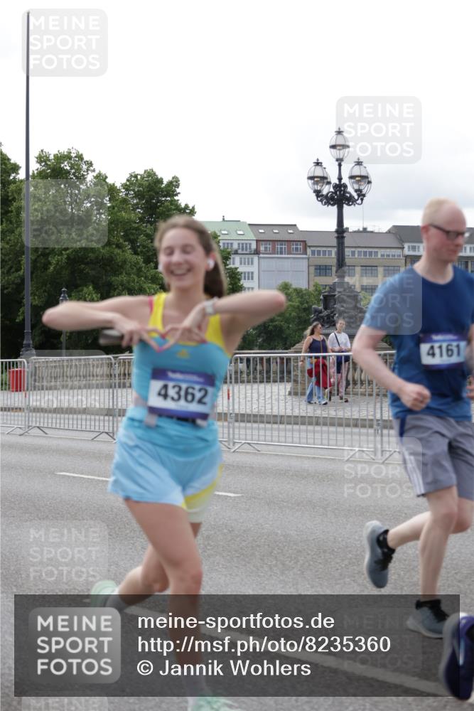 29.06.2025 - hella hamburg halbmarathon Jannik Wohlers http://msf.ph/oto/8235360 29.06.2025 10:28:38 Lombardsbrücke 1869, 2688, 3717, 4161, 4362, 4834, 4982, 5167, 6345, 7169, 8048, 12099, 12404, 12442, 14205, 15143, 15452, 15453, 15952, 15955 meine-sportfotos.de